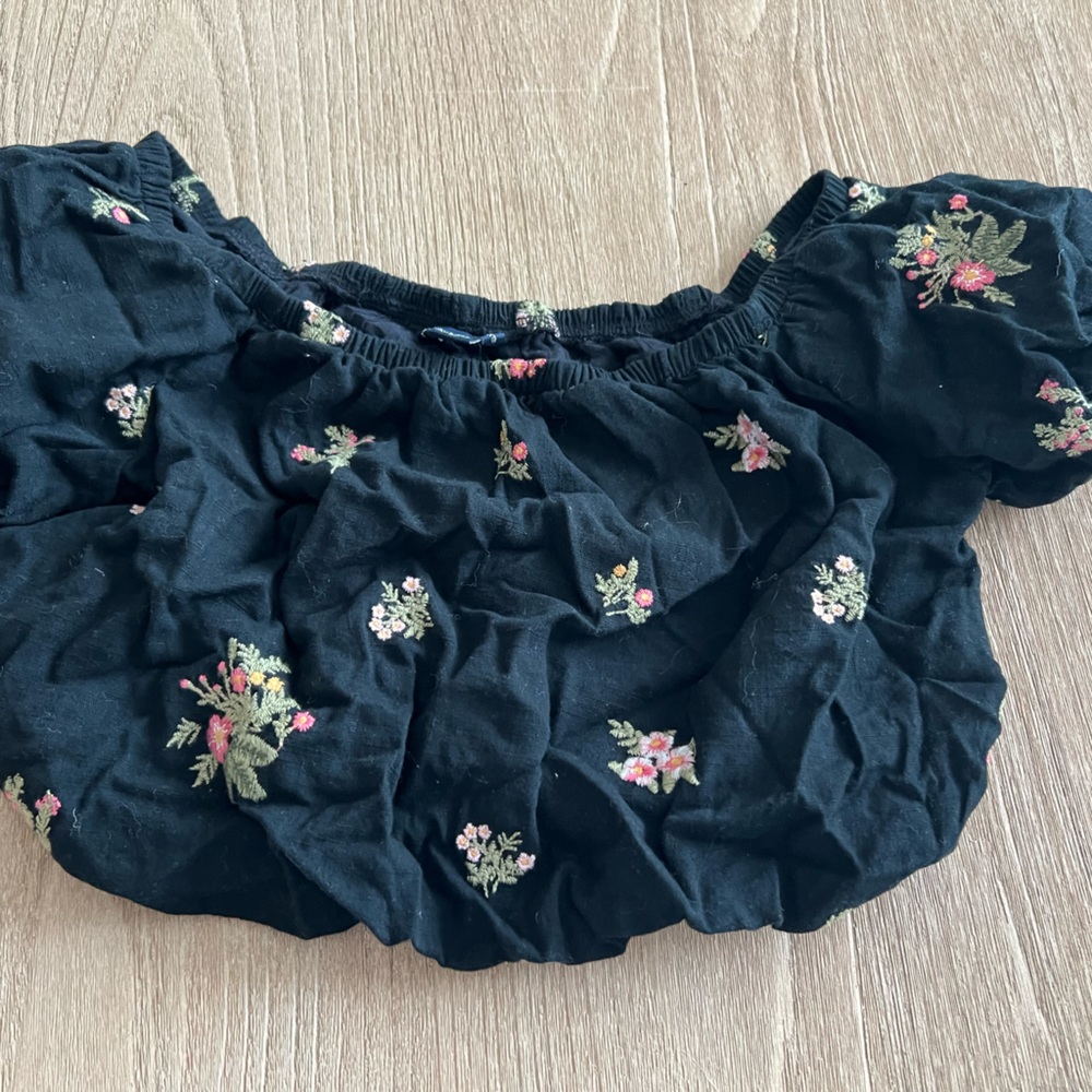 American Eagle embroidered crop top size xs